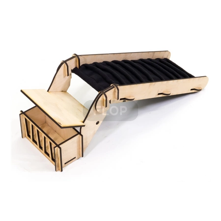 Rampe/Treppe zum Verlassen des Käfigs mit Futternapf und Abdeckung