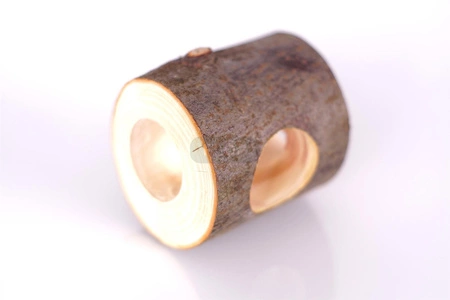 Futterautomat - Apfelbaumstamm, bedeckt mit Rinde zum Kauen